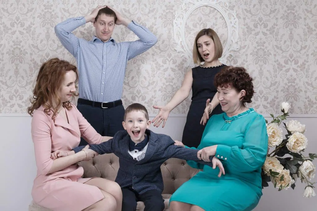 семейная фотосессия - молодые муж и жена